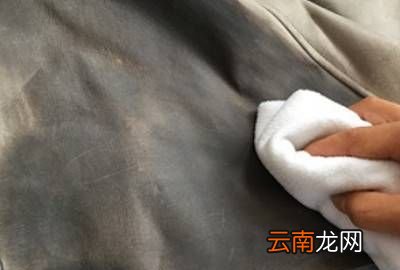 羊羔皮毛一体清洗妙招视频，白色皮毛一体的衣服怎么清洗