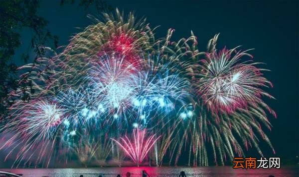烟花是哪个国家发明的，烟花起源于中国哪个朝代