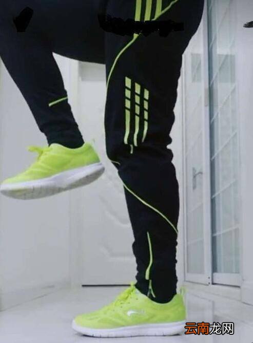 鬼步舞怎么跳