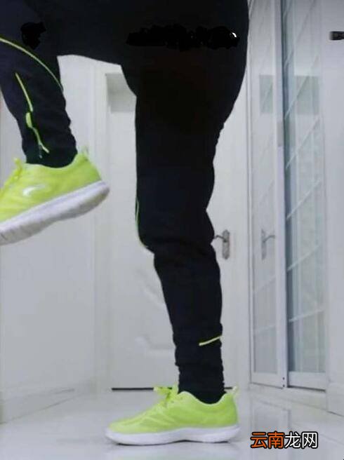 鬼步舞怎么跳