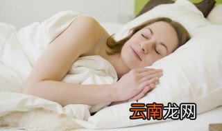 梦见教室满地垃圾 梦见满地的垃圾,好像是学校,,自己打扫