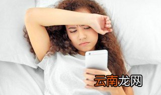 做梦打牌输钱是什么意思 做梦打牌输钱的寓意