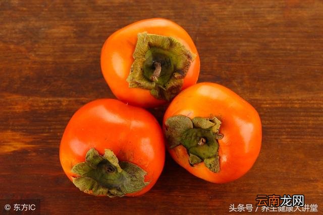 又到了柿子上市的季节，孩子吃了能提高身体免疫力，老人润肠通便