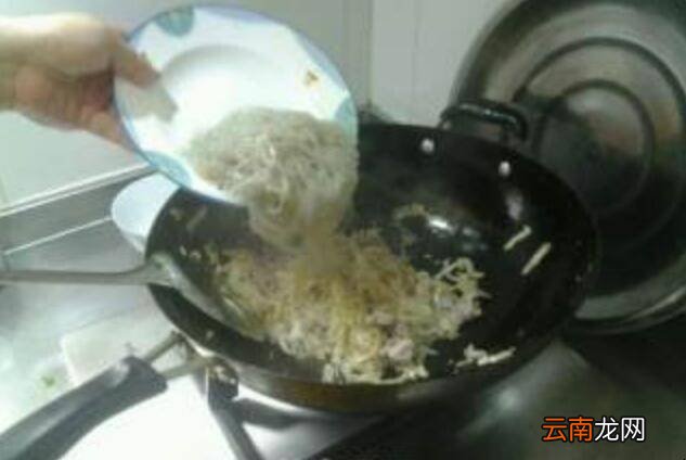 泡菜粉条炒肉末的做法