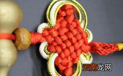 大门挂中国结是挂在门里还是门外