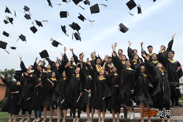 黄边学士服代表什么 黄边学士服是什么学位