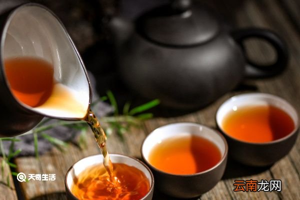 红茶加菊花茶泡水喝有什么功效 红茶加菊花茶泡水喝