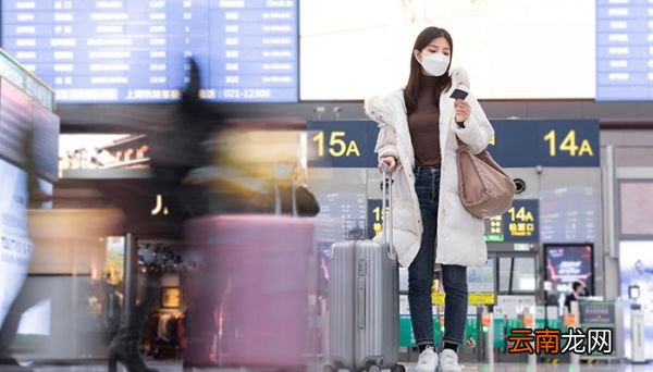 火车靠窗座位号 火车座位靠窗的座位号一般是多少