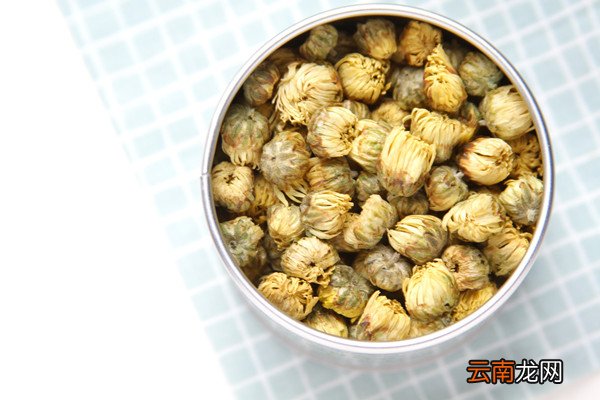 山楂和菊花泡水喝的功效与作用 山楂和菊花泡水喝的功效