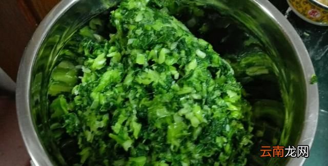 如何保持蒸好后的包子有青菜韭菜的绿色液体
