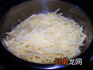 凉拌土豆饼丁的做法