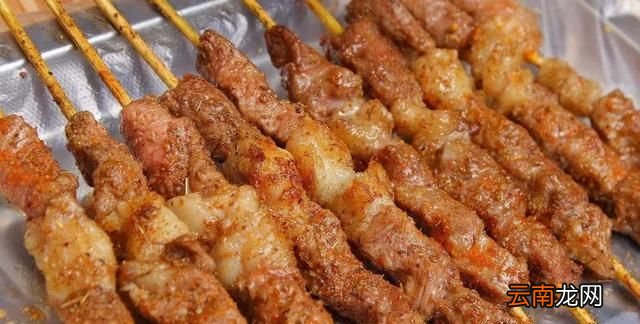 为什么新疆人烤的羊肉串那么好吃