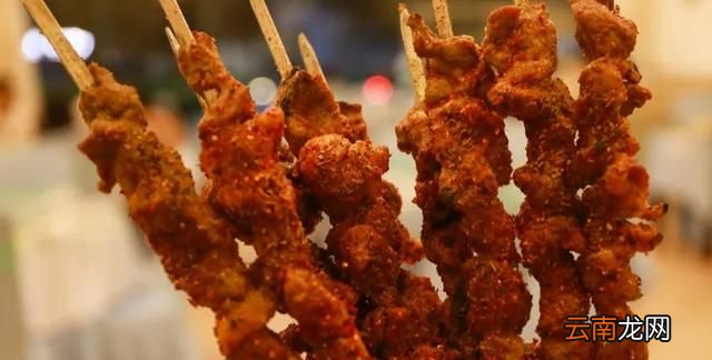 为什么新疆人烤的羊肉串那么好吃