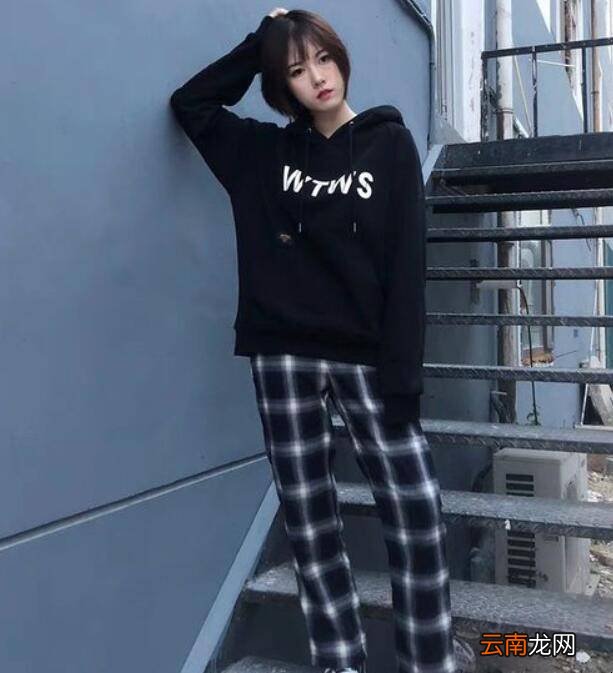 女生格子裤怎么搭配