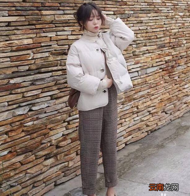 女生格子裤怎么搭配