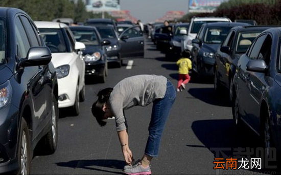 国庆假期期间全国哪些高速路段/收费站车流量大？最容易拥堵？