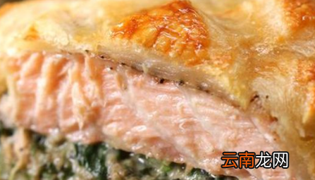 惠灵顿牛排外面的那层是什么，外面有一层酥皮的牛排叫什么