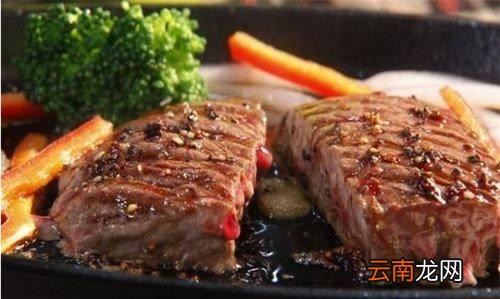 惠灵顿牛排外面的那层是什么，外面有一层酥皮的牛排叫什么