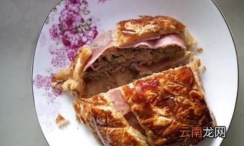 惠灵顿牛排外面的那层是什么，外面有一层酥皮的牛排叫什么