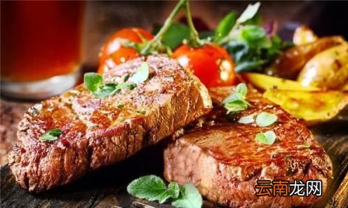 惠灵顿牛排外面的那层是什么，外面有一层酥皮的牛排叫什么