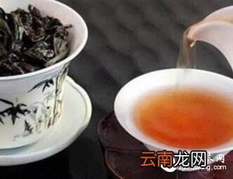 品茶：老茶煮制，嫩茶杯冲