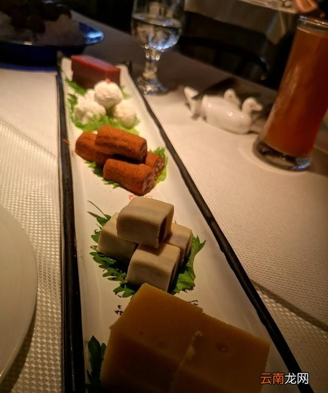 第一次吃北京烤鸭是一种什么样的体验呢