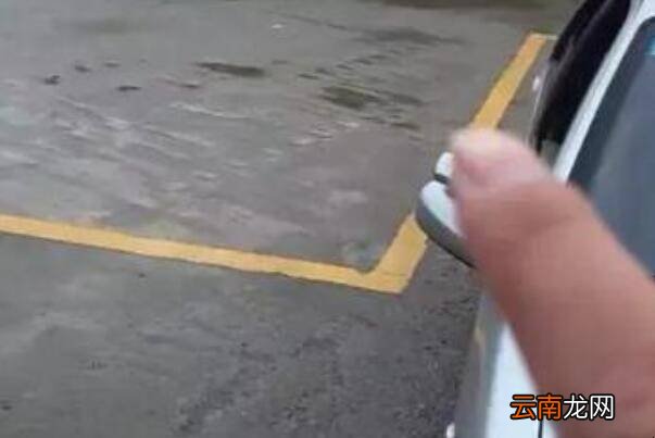 科目二皮卡倒车入库有哪些技巧