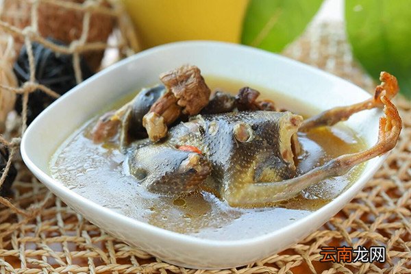 产妇吃鸽子汤的功效与作用 产妇吃鸽子汤的功效与作用是什么