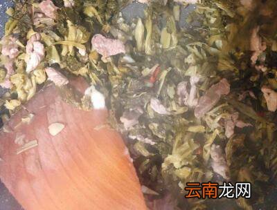 酸菜炒肉怎么做
