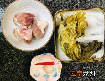 酸菜炒肉怎么做