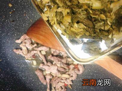 酸菜炒肉怎么做