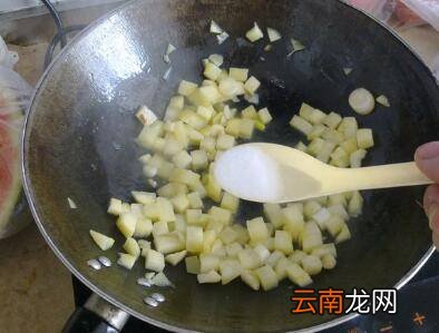 速冻丸子怎么炒好吃