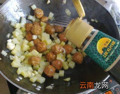 速冻丸子怎么炒好吃