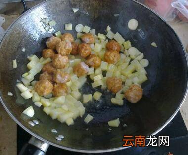 速冻丸子怎么炒好吃