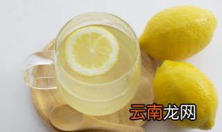 红豆薏米汤可以和柠檬水一起喝吗 红豆薏米汤能和柠檬水一起喝吗