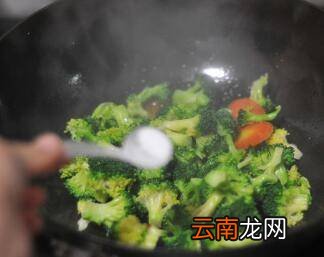 素炒西兰花怎么做