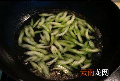 素炒芹菜怎么炒好吃