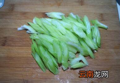 素炒芹菜怎么炒好吃