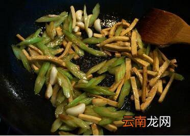 素炒芹菜怎么炒好吃