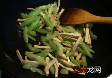素炒芹菜怎么炒好吃