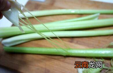 素炒芹菜怎么炒好吃