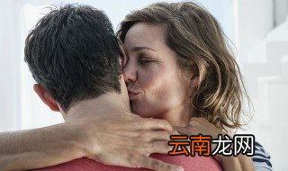 亲脸颊代表什么意思 亲脸颊代表的含义