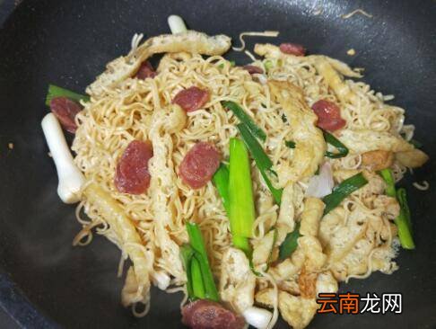 剩面条怎么炒