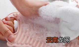 洗衣液是酸性还是碱性能和醋一起洗吗 洗衣液是酸性还是碱性能不能和醋一起洗