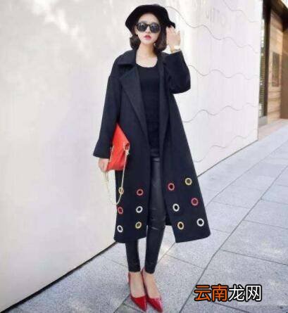 大衣配什么鞋子好看