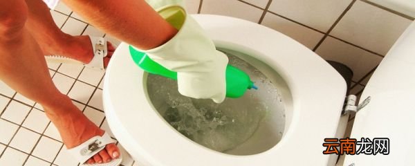 马桶被卫生纸堵住了怎么办 卫生纸把马桶堵了如何解决