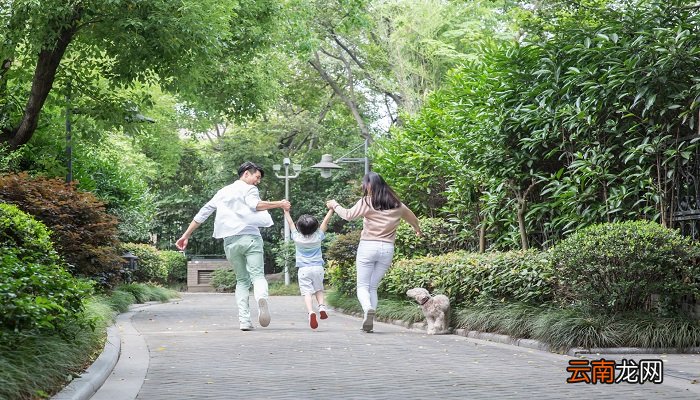 遛娃的朋友圈句子 遛娃的朋友圈怎么发