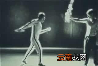 李小龙用双截棍打乒乓球是不是真的