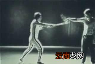 李小龙用双截棍打乒乓球是不是真的