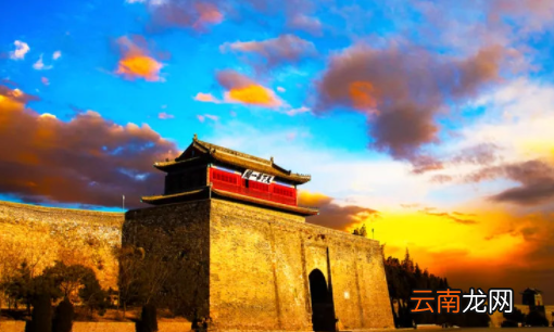 为什么火车到山海关必须停